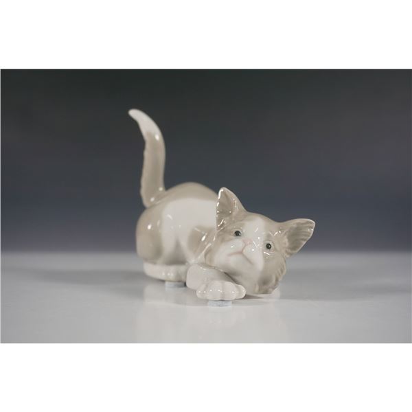 Attentive Cat 1005112 - Lladro Figurine