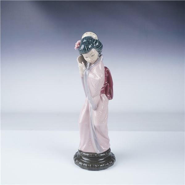 Chrysanthemum 1004990 - Lladro Figurine