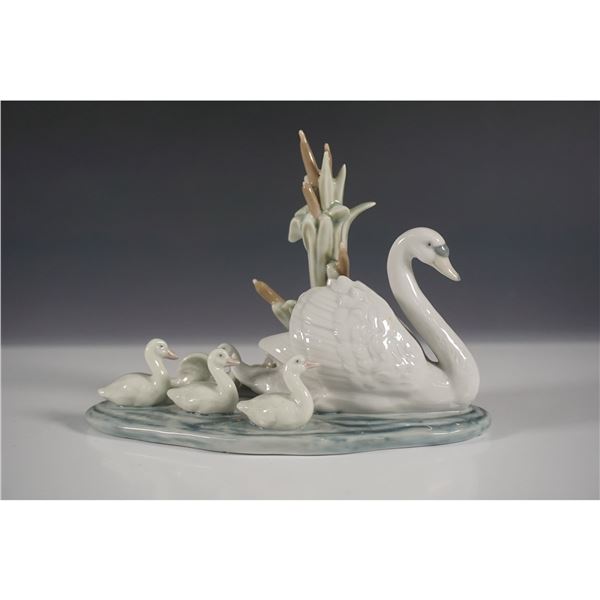 Follow Me 01005722 - Lladro Figurine