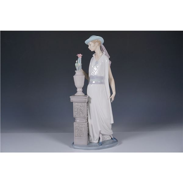 Lady Grand Casino 1005175 - Lladro Figurine