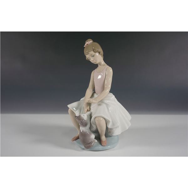 Little Ballerina 01006402  - Lladro Figurine