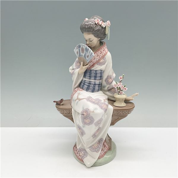 Nippon Lady 01005327 - Lladro Figurine