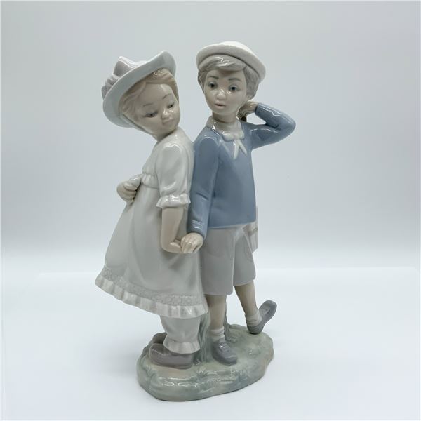 Puppy Love 01001127 - Lladro Figurine