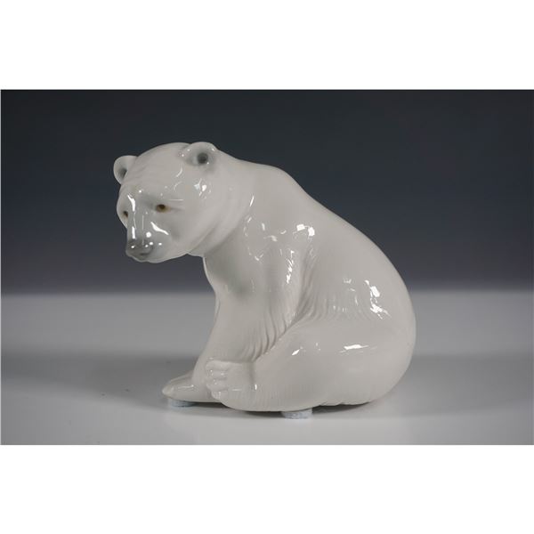 Seated Polar Bear 01001209 - Lladro Figurine