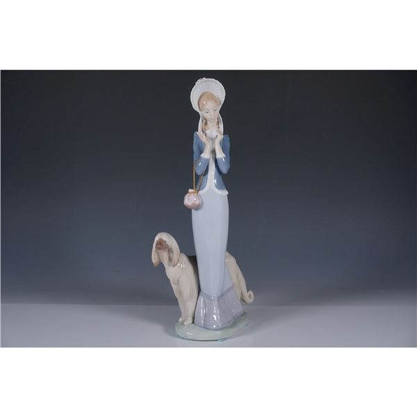 Stepping Out 01001537 - Lladro Figurine