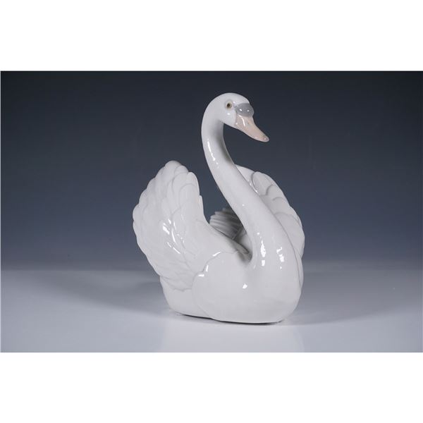 Swan With Wings Spread - Lladro Figurine