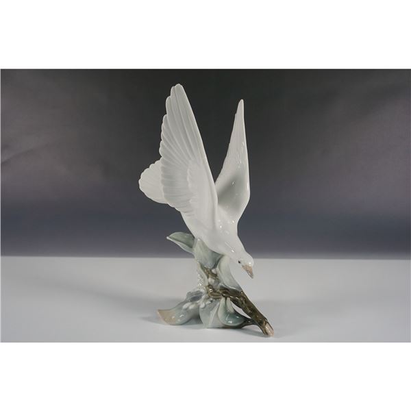 Turtle Dove 1004550 - Lladro Figurine