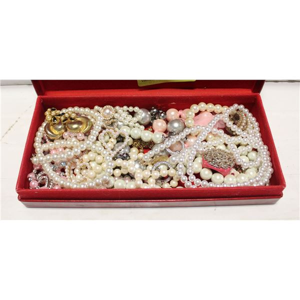 ESTATE PEARL & FAUX PEARLY VINTAGE JEWELRY