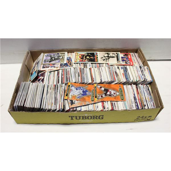 ESTATE FLAT FULL OF UNSORTED HOCKEY CARDS-ESTATE