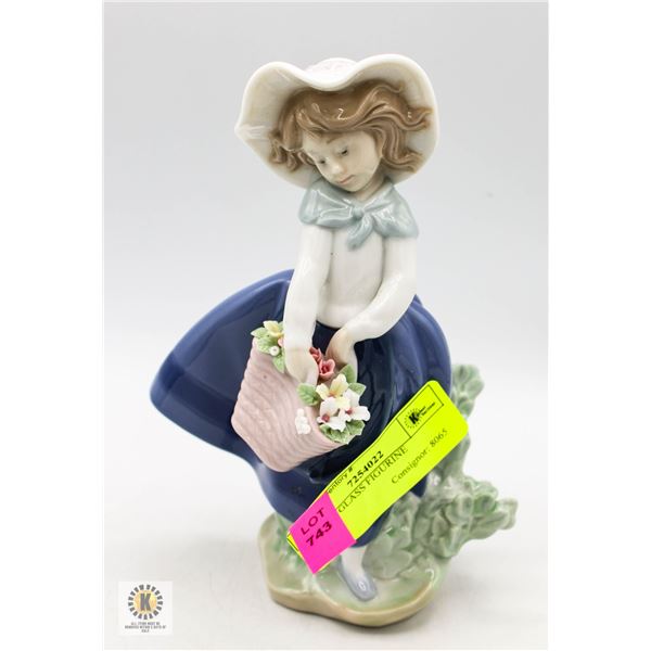 LLADRO #5222 PRETTY PICKINGS GIRL FIGURINE -NO BOX