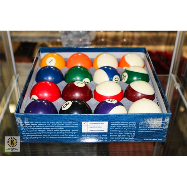 SET OF BELGIAN ARAMITH BILLIARD BALLS