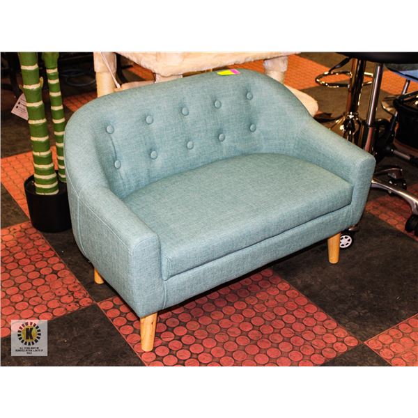NEWLY ASSEMBLED PET SOFA - LIGHT BLUE/GREEN