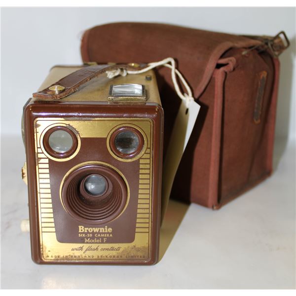 COLLECTIBLE KODAK BROWNIE BOX CAMERA