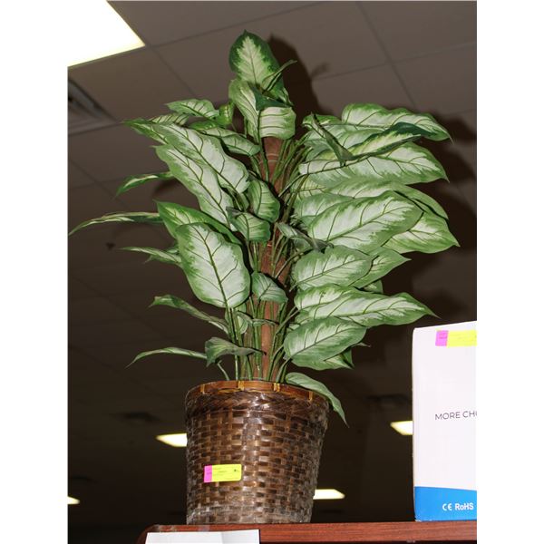 POTTED ARTIFICIAL PLANT