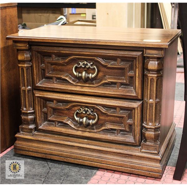 VINTAGE VICTORIAVILLE SIDETABLE 2 DRAWER