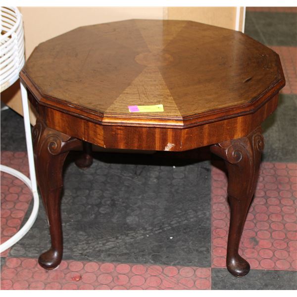 VINTAGE SOLID WOOD END TABLE H-17.5" DIAMETER-24"