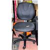 Image 1 : BLACK ADJUSTABLE SWIVEL OFFICE CHAIR