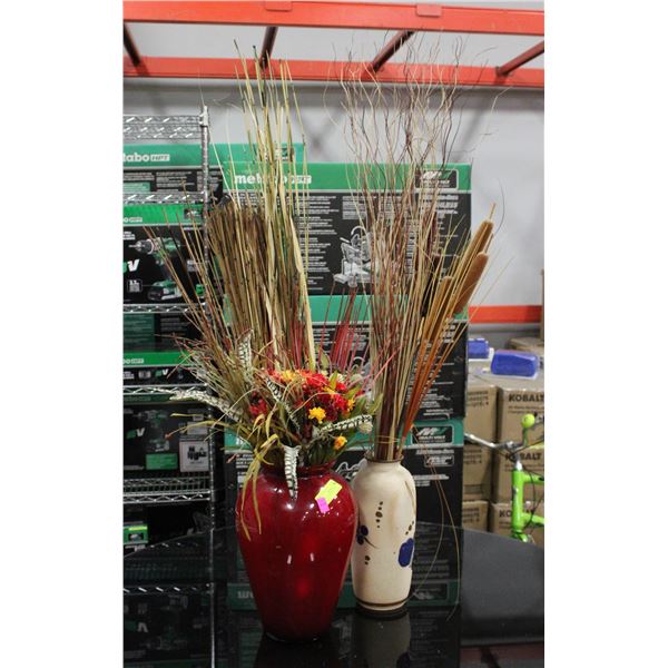 2 FLOWER VASES WITH ARTIFICIAL FLOWERS