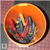 Image 1 : BUCKET WITH 85 ASSORTED SCREWDRIVERS