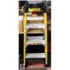 Image 2 : NEW DEWALT MEGA STEP LADDER