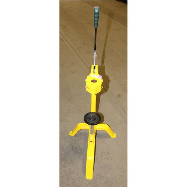 YELLOW WINE CORKING MACHINE