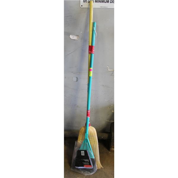 LOT OF NEW CORN & KITCHEN BROOMS