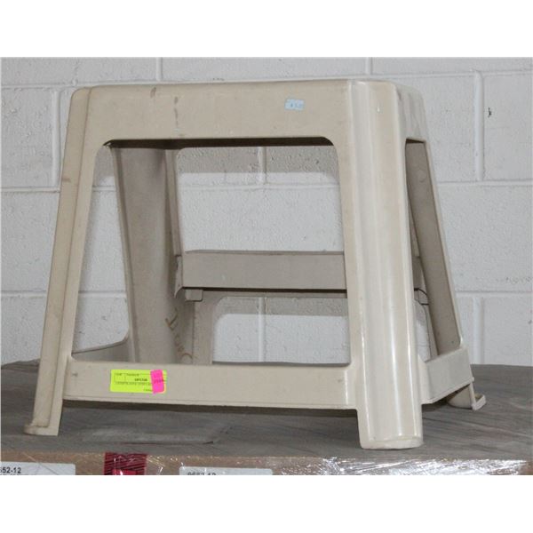 2 STEP PLASTIC STEP LADDER