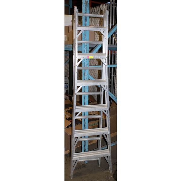 ALUMINUM EXTENDING LADDER