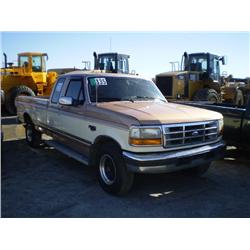 FORD F250XLT SUPER CAB PICKUP s/n 1FTHX25K4RKC03768: