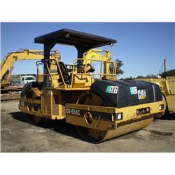 CATERPILLAR CB634C TANDEM SMOOTH DRUM VIBRATORY COMPACTOR s/n 3BR00533: