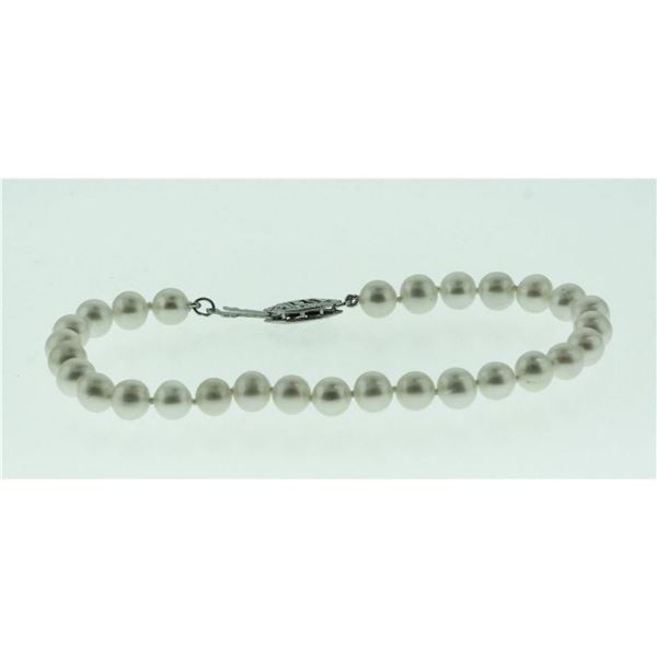 A Lot - Cultured Pearl Bracelet with 14KT White Gold Clasp GD187