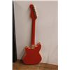 Image 5 : Vintage Beltone Electric Guitar - As Is - 38'' x 12'' and Guitar Case 39'' x 13'' x 3