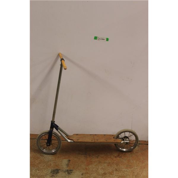 *Vintage Kids' Kick Scooter 30'' x 31'' x 13''