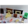 Image 5 : Vintage Plastic Dollhouse Furniture