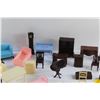 Image 5 : Vintage Plastic Dollhouse Furniture