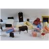Image 4 : Vintage Plastic Dollhouse Furniture