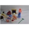 Image 5 : Vintage Plastic Dollhouse Furniture