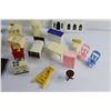 Image 5 : Vintage Plastic Dollhouse Furniture