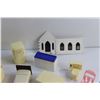 Image 6 : Vintage Plastic Dollhouse Furniture