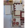 Image 6 : Assorted Linens