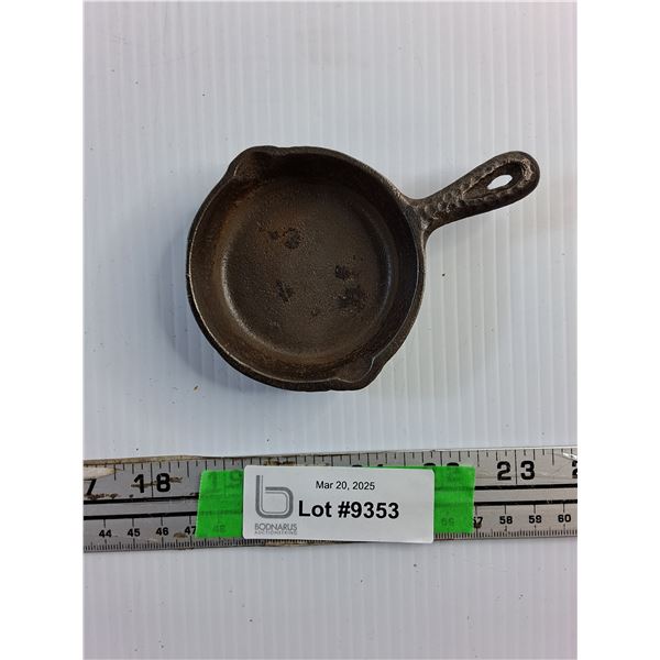 Miniature Cast Iron Salesman Sample Frying Pan