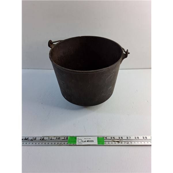 Vintage Cast Iron 10'' Cooking Pot