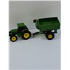 Image 3 : (2) John Deere Die Cast Tractor Models & Grain Cart - 1:64 Model Scale
