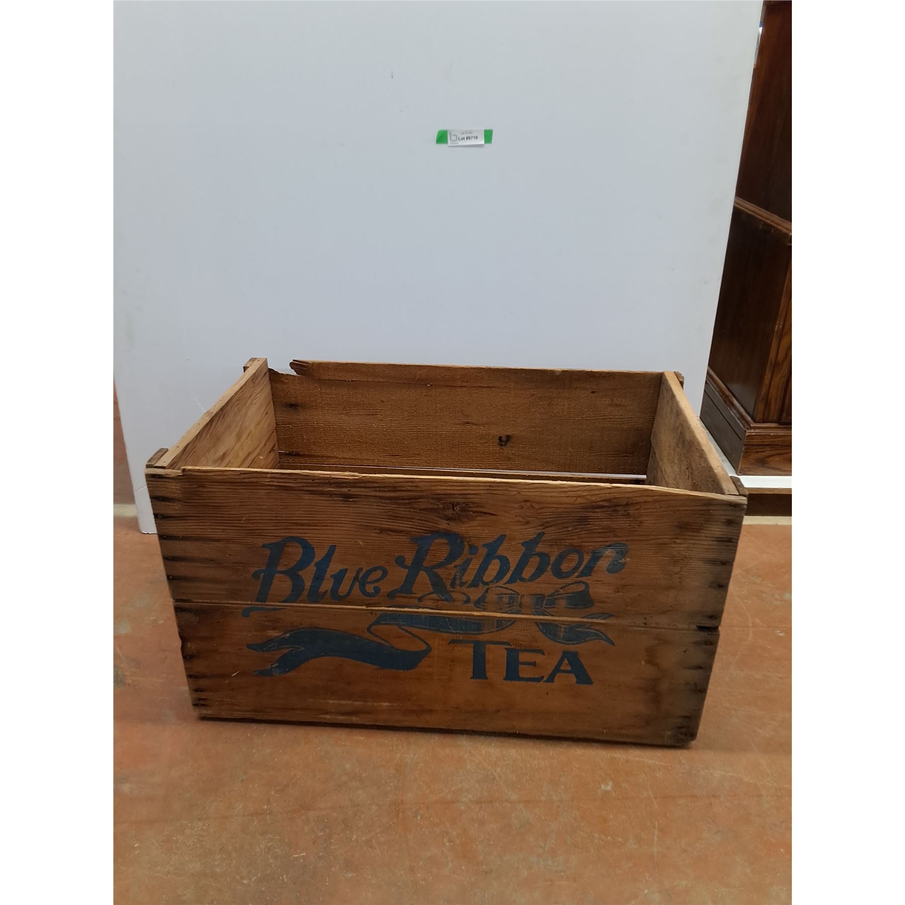 *Blue Ribbon Tea Wooden Crate - Bodnarus Auctioneering