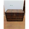Image 1 : *Vintage Wooden Trunk