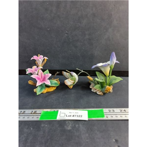 (2) Ceramic Floral Decorations