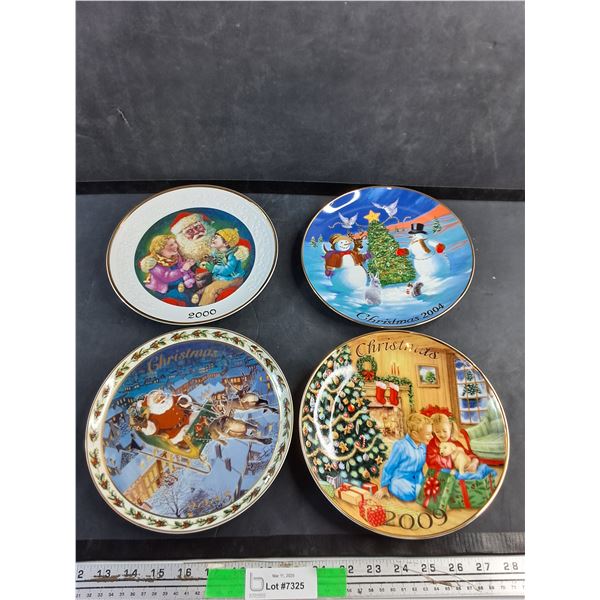 (4) Various Christmas Decorative Plates
