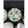 Image 4 : 25 pc Ceramic Christmas Dish Set