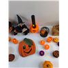 Image 7 : Various Halloween Decorations