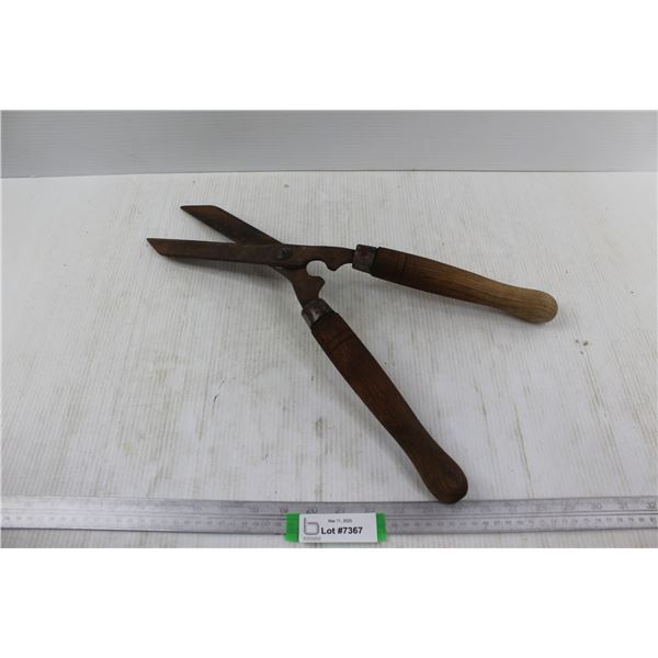 Pair Of Vintage Wooden Handled Tree Branch Clippers- As Is